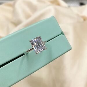 - 5.34Ct EMERALD Cut VVS Horizontal Setting Solitaire 925 Ring